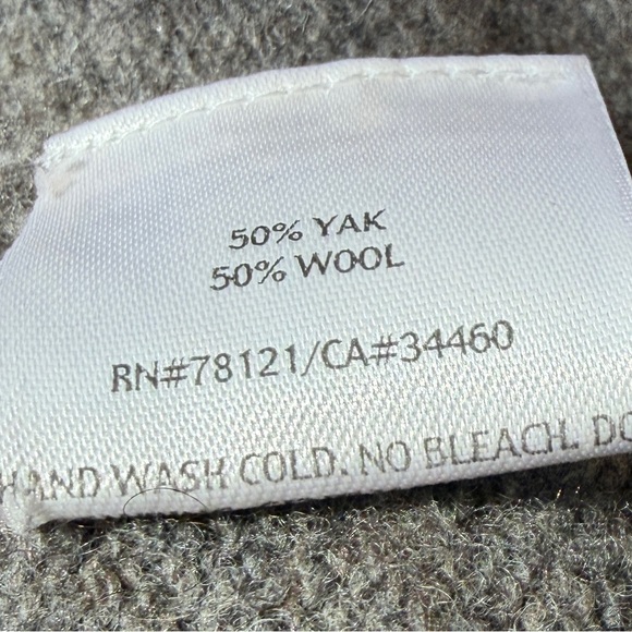 Eileen Fisher Yak & Wool Hooded Poncho Sweater Sz S
Zip Up Women Warm Caplet - Picture 8 of 11